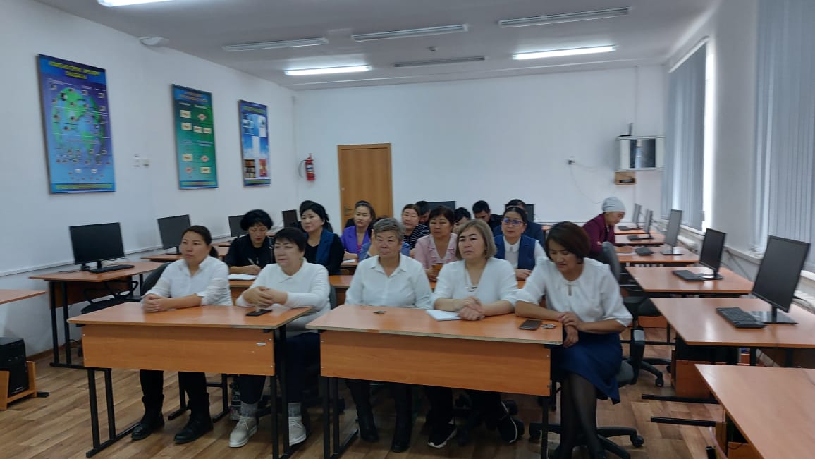 26 қазан күні "Ғылыми жобаны жазуға қойылатын талаптар" тақырыбында пән мұғалімдеріне әдістемелік көмек көрсету мақсатында оқыту семинары өтті. Мақсаты: Ғылыми жобаны жазу талаптарымен таныстыру, пән мұғалімдеріне әдістемелік көмек көрсету.