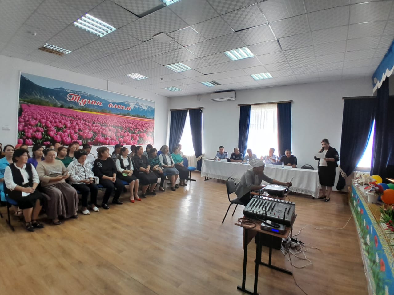 Ағымдағы жылдың 22 желтоқсан күні мектеп директоры А.Р. Спанкулова мектеп ұжымы мен ата аналар арасындағы жиналыста сөз алды